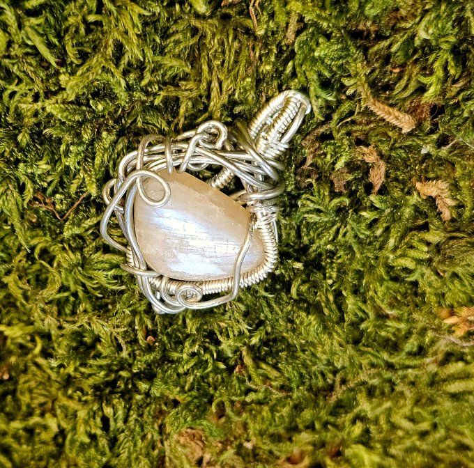 Belomorite , la pierre de lune pêche ✨