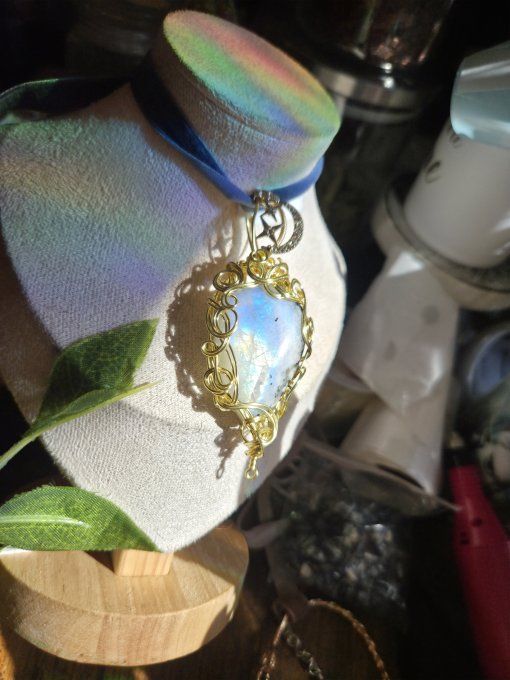 Légende d'hiver Péristérite -pierre de lune d'or