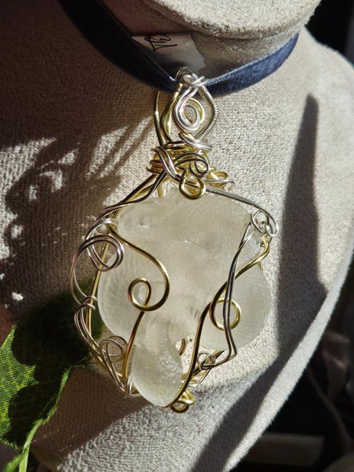 Pendentif Serpent en Sélénite – Purification, Harmonie & Sérénité