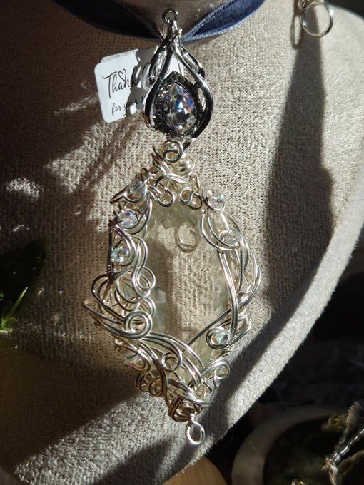 Pendentif Cristal de roche argent , diamant 