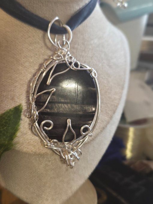 Pendentif Hypersthène -Ancrage et protection 