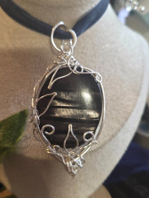 Pendentif Hypersthène -Ancrage et protection 