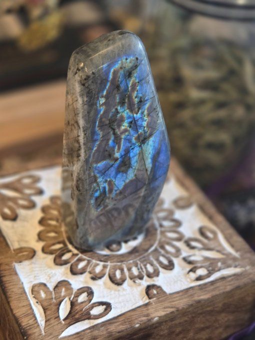 Bloc De Labradorite Forme Libre – Protection, Équilibre & Confiance  20 cm