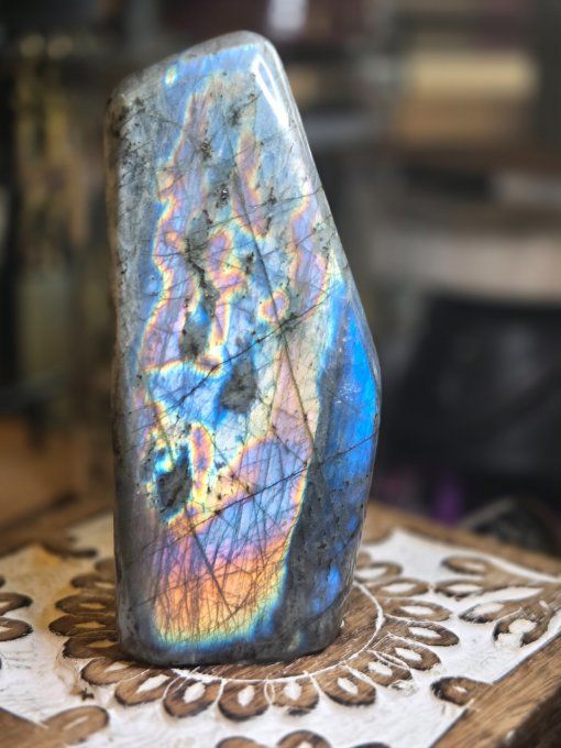 Bloc De Labradorite Forme Libre – Protection, Équilibre & Confiance  20 cm