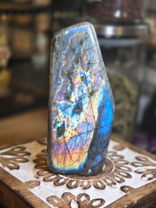 Bloc De Labradorite Forme Libre – Protection, Équilibre & Confiance  20 cm