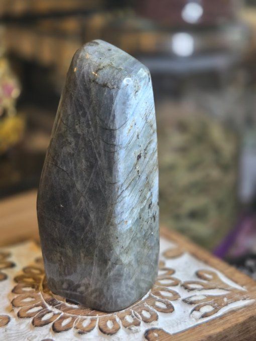 Bloc De Labradorite Forme Libre – Protection, Équilibre & Confiance  20 cm