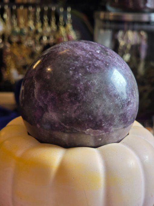 Sphere lepidolite 70 mm