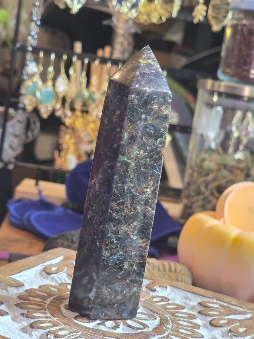 Obélisque – Tour En Arfvedsonite – Manifestation & Force 110 mm  