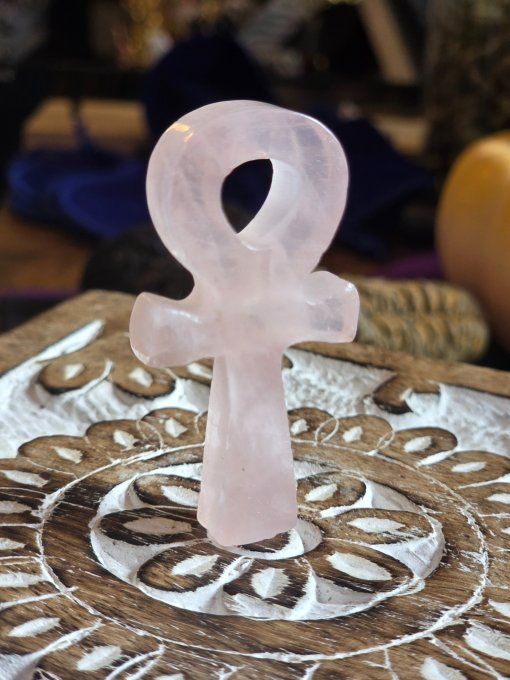 Ankh Quartz rose , La Pierre De L’Amour Et De La Douceur 
