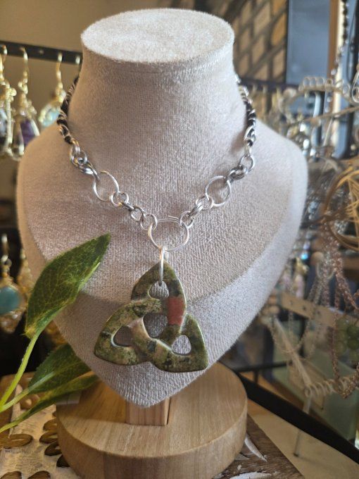 Collier triketra unakite 