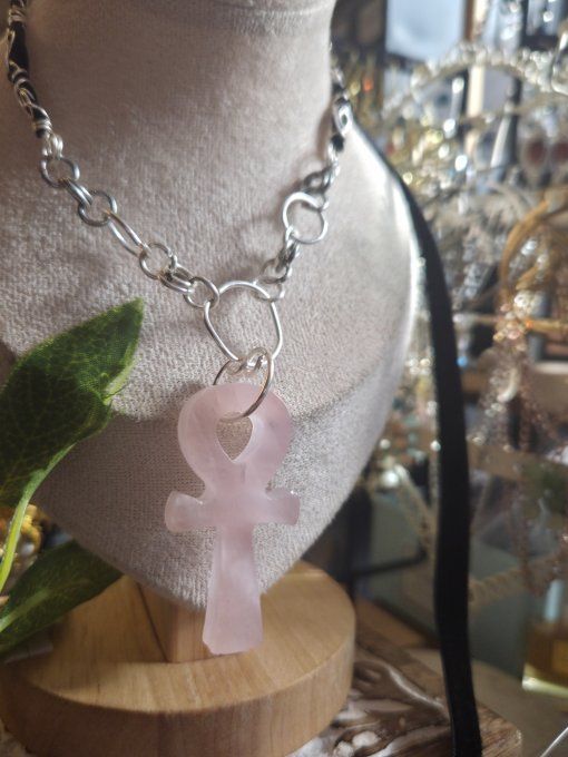 Collier Ankh Quartz rose , La Pierre De L’Amour Et De La Douceur 