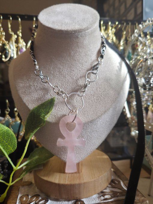 Collier Ankh Quartz rose , La Pierre De L’Amour Et De La Douceur 