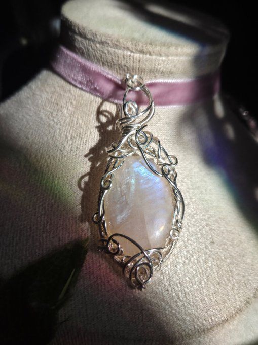 Amulette Belomorite , la pierre de lune parfaite 