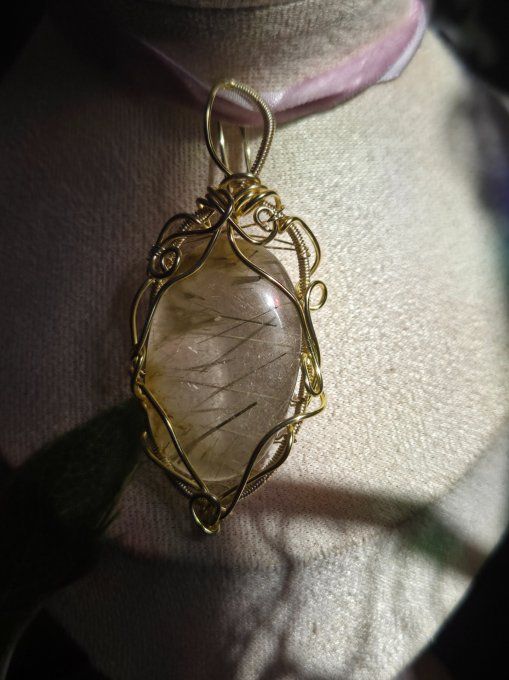 Pendentif Quartz Rutile Or– Confiance Et Joie