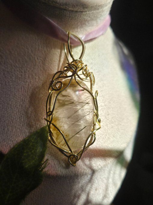 Pendentif Quartz Rutile Or– Confiance Et Joie
