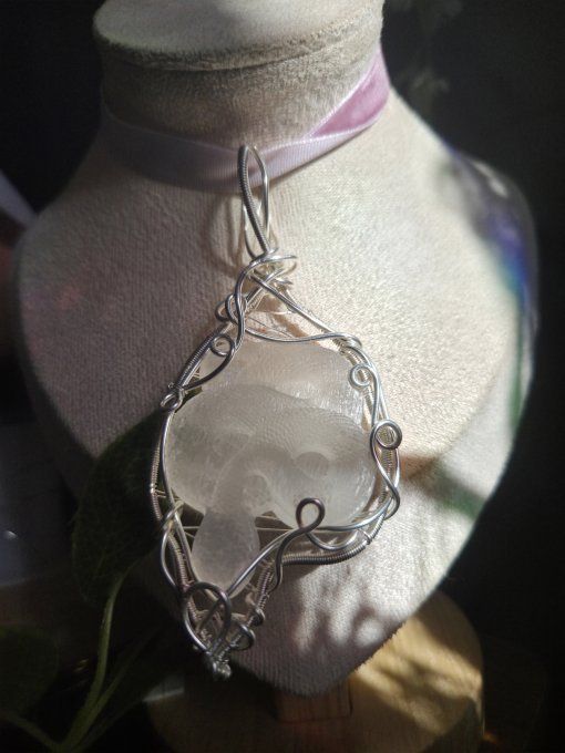 Pendentif Serpent en Sélénite – Purification, Harmonie & Sérénité