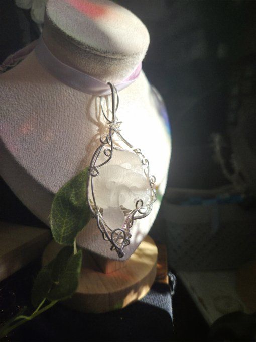 Pendentif Serpent en Sélénite – Purification, Harmonie & Sérénité