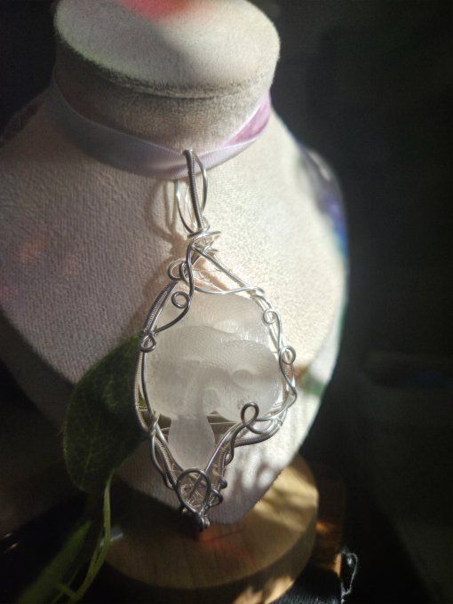 Pendentif Serpent en Sélénite – Purification, Harmonie & Sérénité