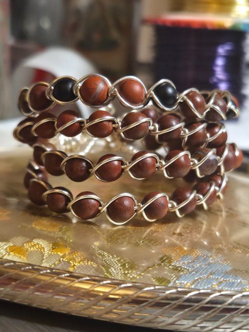 Bracelet 4 rang jaspe rouge taureau et onyx noire