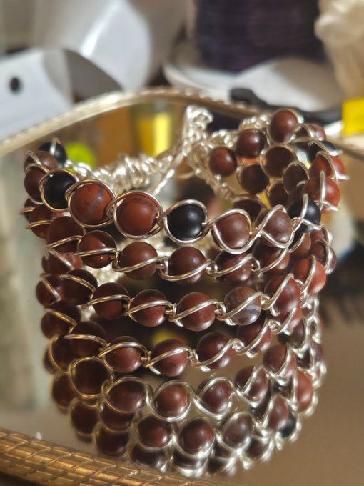 Bracelet 4 rang jaspe rouge taureau et onyx noire