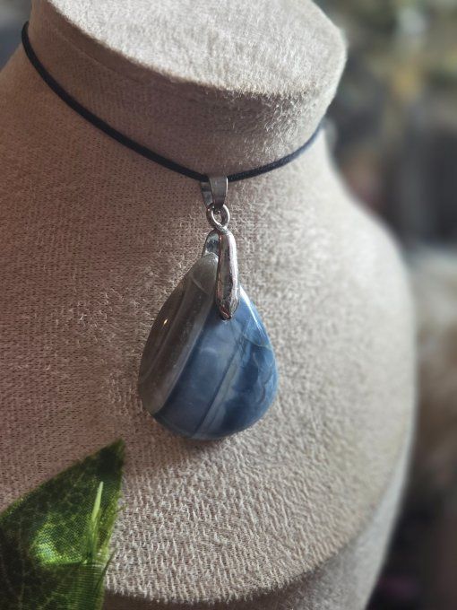 Pendentif percé Opale Bleue Commune – Communication, Libération & Éveil Spirituel  