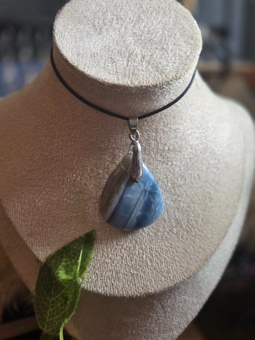 Pendentif percé Opale Bleue Commune – Communication, Libération & Éveil Spirituel  