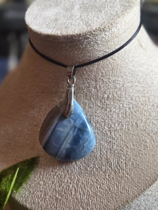 Pendentif percé Opale Bleue Commune – Communication, Libération & Éveil Spirituel  
