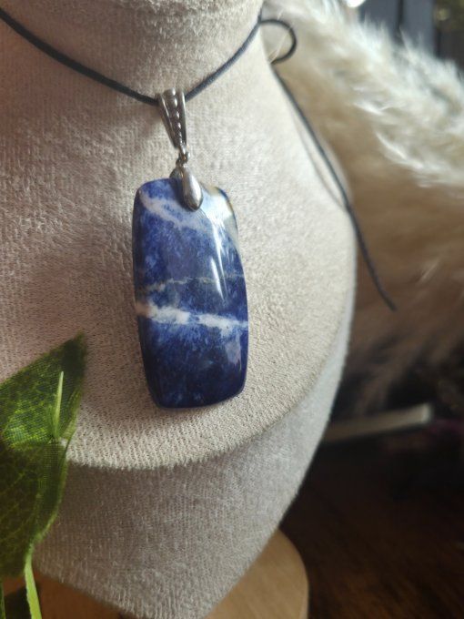 Pendentif Sodalite ❤️ percée – Humilité, Courage Et Communication  