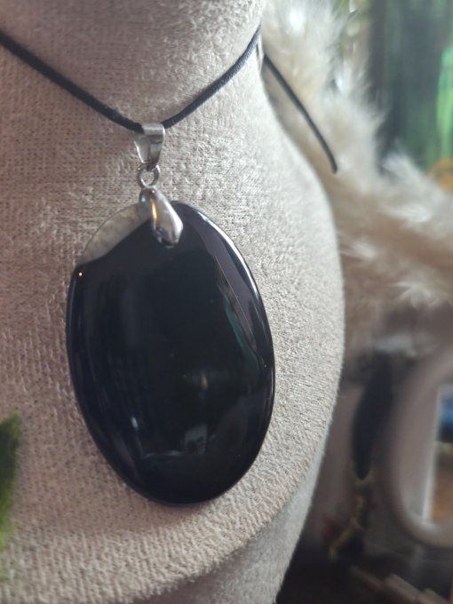 Pendentif onyx noire -Force , courage et confiance 