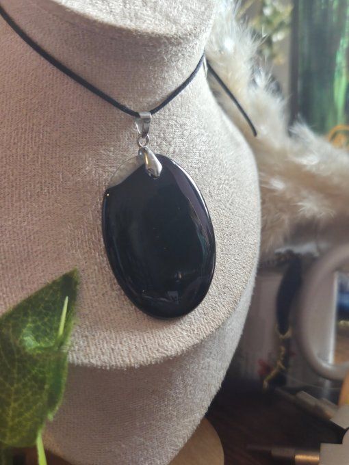 Pendentif onyx noire -Force , courage et confiance 