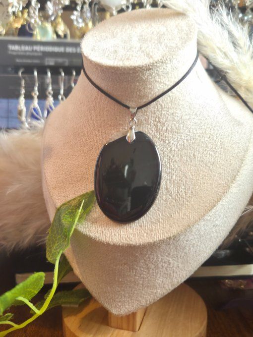 Pendentif onyx noire -Force , courage et confiance 