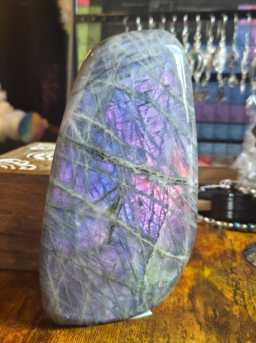 Bloc De Labradorite Forme Libre – Protection, Équilibre & Confiance  110 mm - Copie - Copie