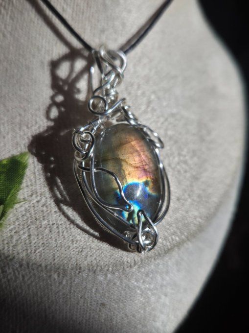 Pendentif labradorite rose gold, pierre de protection et d’intuition. 