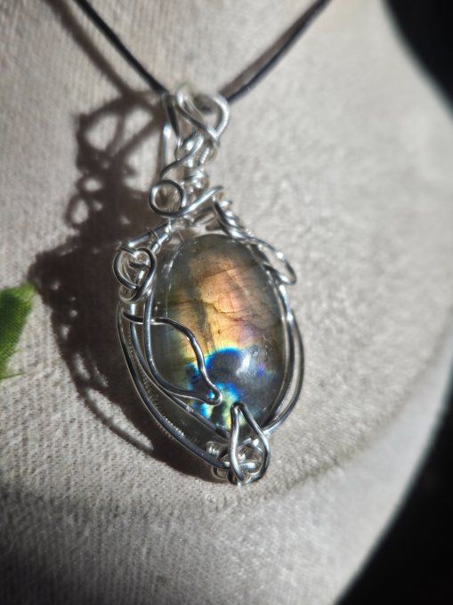 Pendentif labradorite rose gold, pierre de protection et d’intuition. 