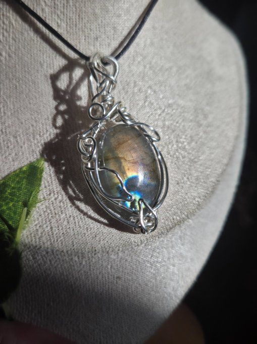 Pendentif labradorite rose gold, pierre de protection et d’intuition. 