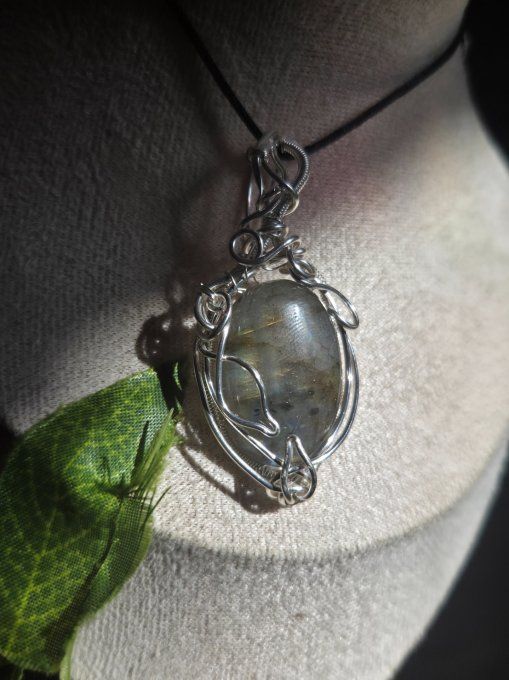 Pendentif labradorite rose gold, pierre de protection et d’intuition. 