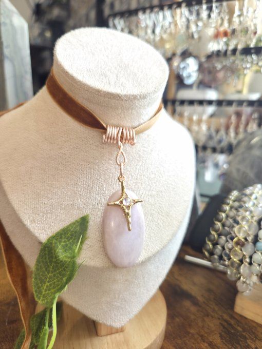 Pendentif kunzite : etoile d’or -amour & apaisement 