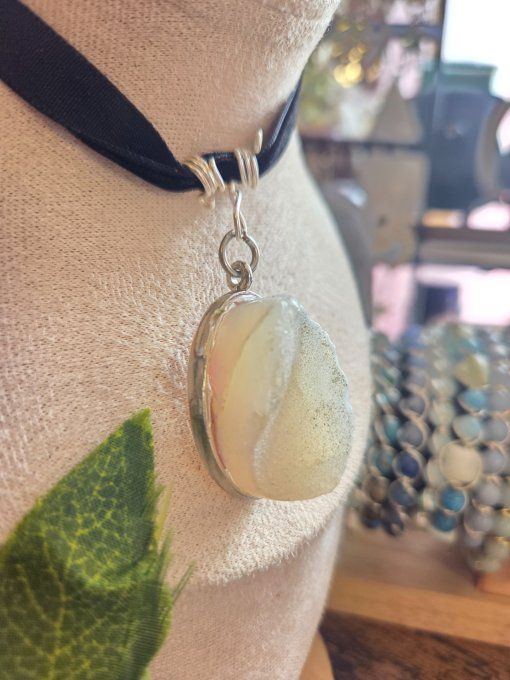  Amulette Agate Blanche druzy Fleur –  Douceur & Harmonie   ✨ 