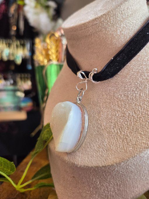  Amulette Agate Blanche druzy Fleur –  Douceur & Harmonie   ✨ 