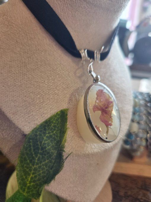  Amulette Agate Blanche druzy Fleur –  Douceur & Harmonie   ✨ 