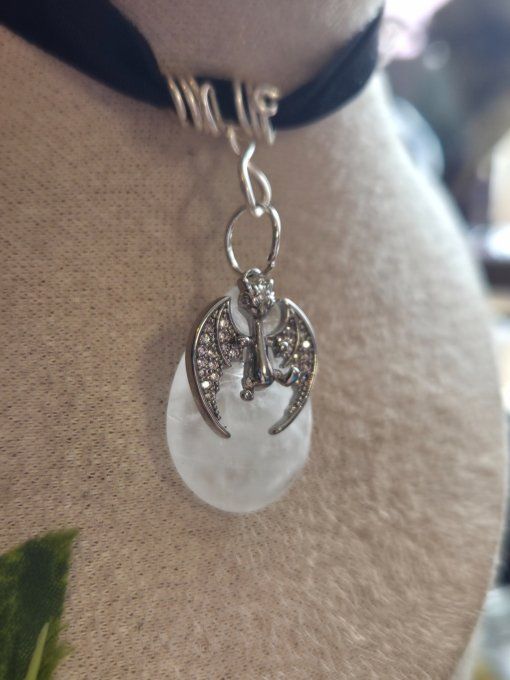 Amulette Cristal de roche dragon-Énergie, Clarté et Harmonie  