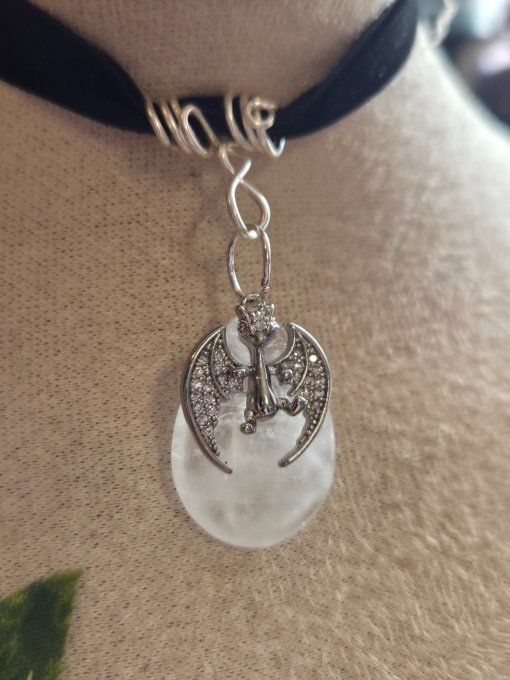 Amulette Cristal de roche dragon-Énergie, Clarté et Harmonie  