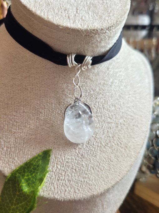 Amulette Cristal de roche dragon-Énergie, Clarté et Harmonie  