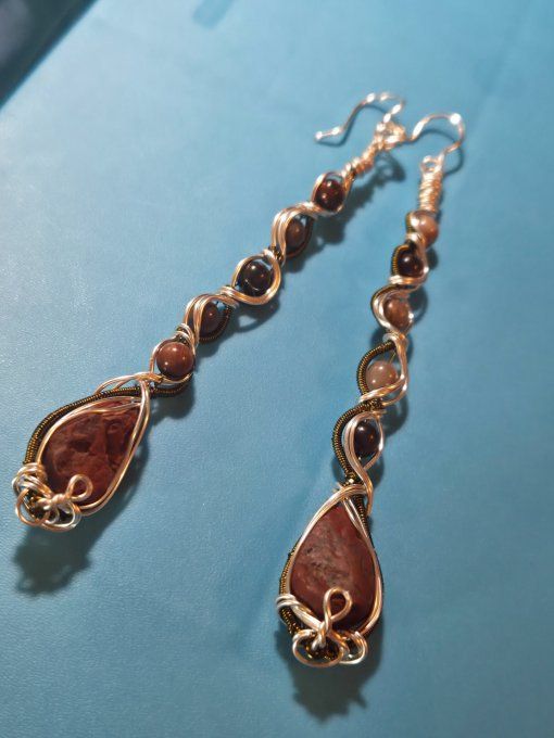 Boucle jaspe rouge et bois fossile- Energie et Ancrage