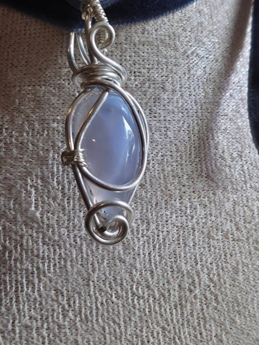 Pendentif calcedoine Blue lace-mini Sérénité, Confiance et Expression ✨