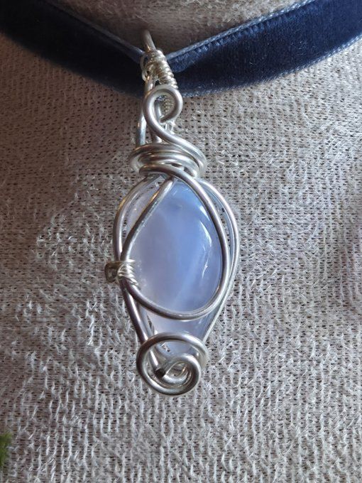 Pendentif calcedoine Blue lace-mini Sérénité, Confiance et Expression ✨