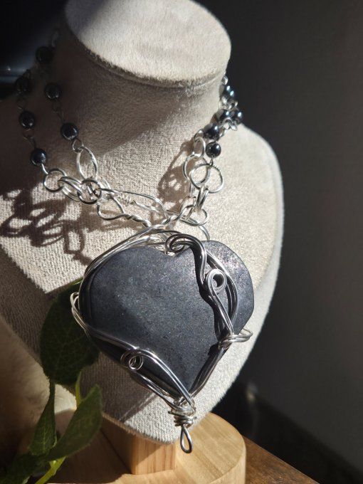 Collier coeur shungite perles hematite 