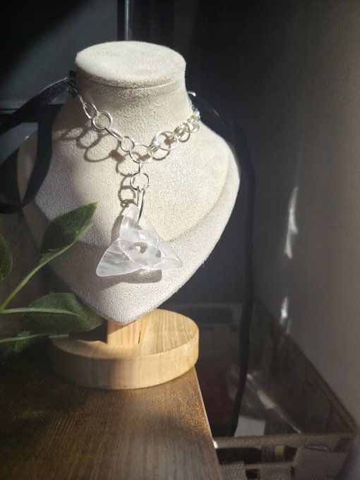 Collier triketra Cristal de roche argent -clarté et energie.