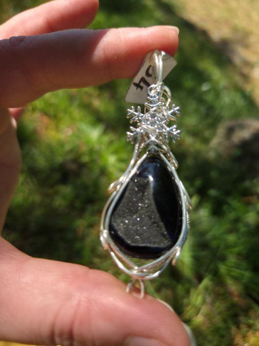 Amulette Onyx  Noire Druzy-  protection , force.  Courage 