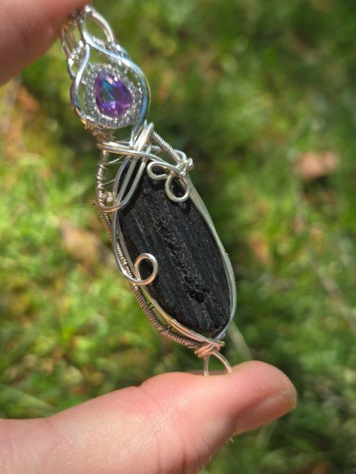 Amulette Tourmaline noir semi brut 